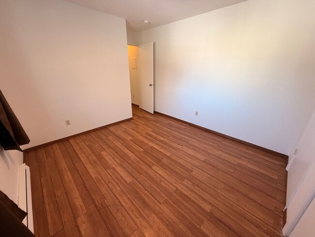 Building Photo - A quaint (2) Bed, (1) Bath unit with mountain views!