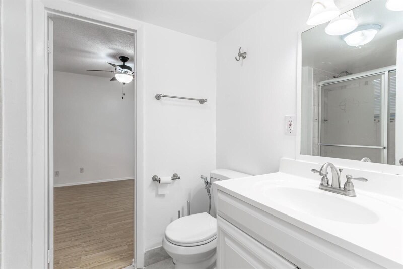 Building Photo - 1811 Sabal Palm Dr