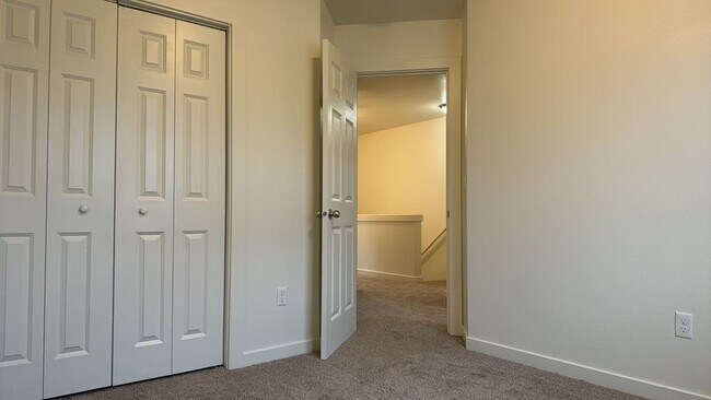 Building Photo - 4 bedroom duplex