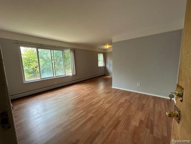 Building Photo - 16480 E 9 Mile Rd