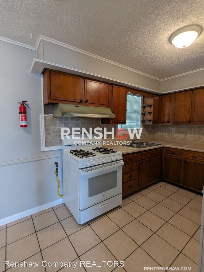 Building Photo - 3 br, 1 bath House - 3253 Markley St