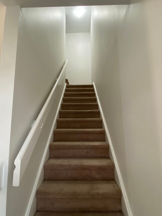 Building Photo - 6902 Colonial Ct