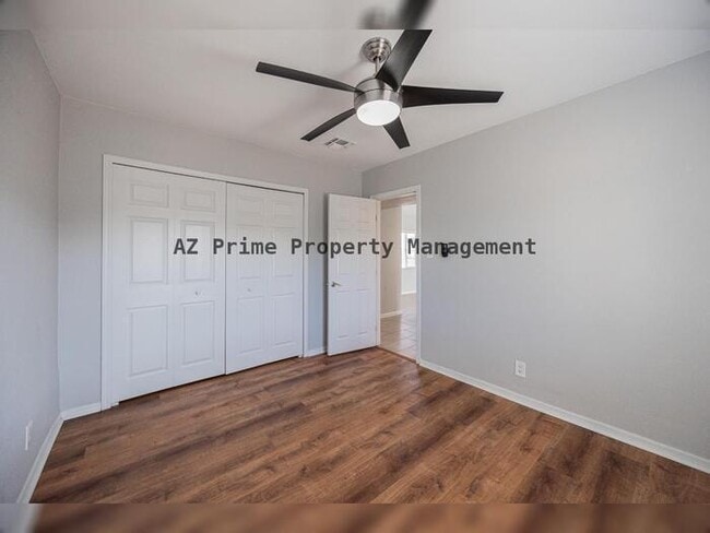 Building Photo - 1619 E Whitton Ave