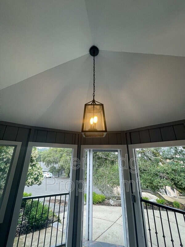 Building Photo - 737 Cresta Ct