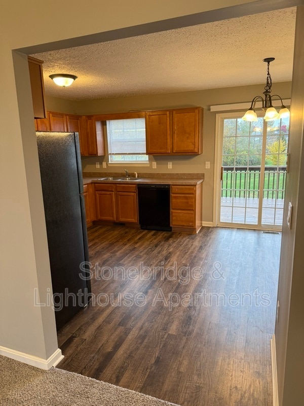 Building Photo - 2804 Coyote Ct