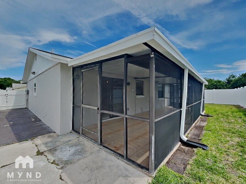Building Photo - 9707 Paces Ferry Dr