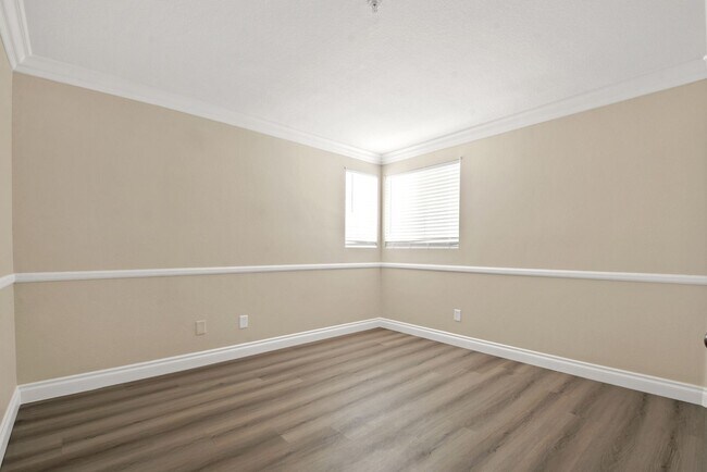 Building Photo - Stunning 4BR/3BA in Central Park Featuring Main-Level Bedroom & Bath!