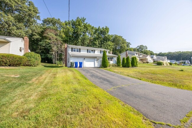 Building Photo - 5 Bedroom Split Level Single Family