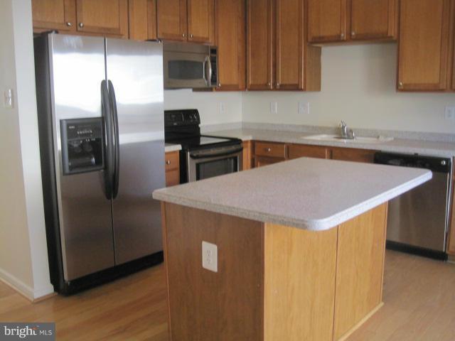 Building Photo - 7738 Valley Oak Dr