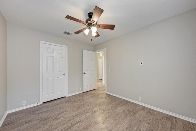 Building Photo - 2308 John Tee Dr