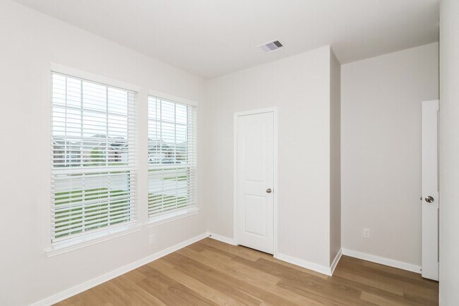 Building Photo - 416 Mustang Trot Dr