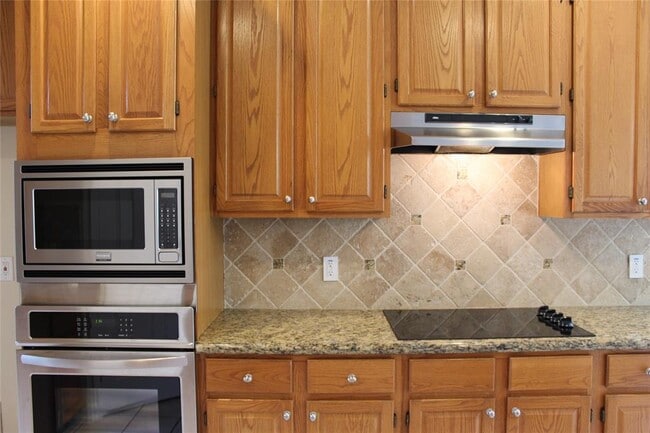 Building Photo - 6622 High Knoll Dr