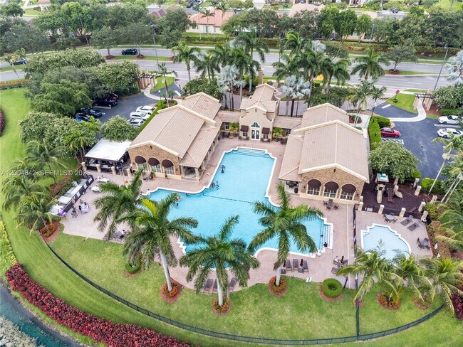 Building Photo - 1420 NE 33rd Ave