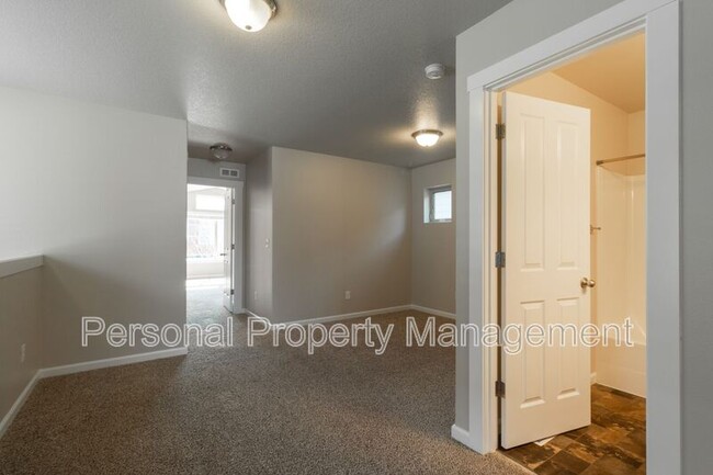 Building Photo - 102 NW 76th St