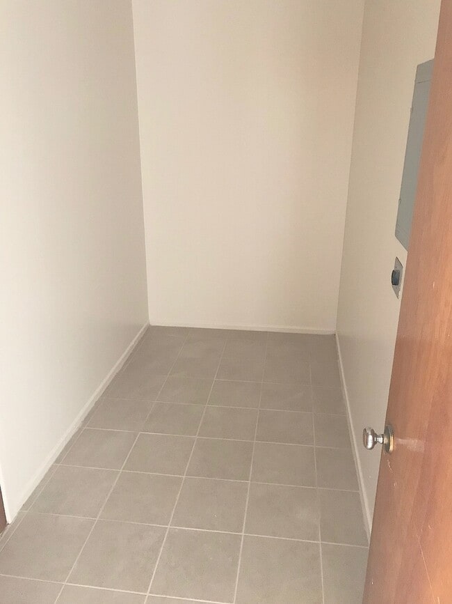 Building Photo - Northeast El Paso 3 Bed Refrig A/C w/Mount...