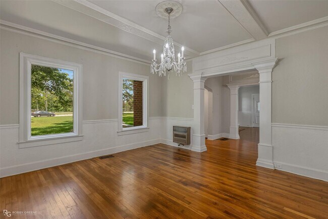 Building Photo - 1212 E Kings Hwy