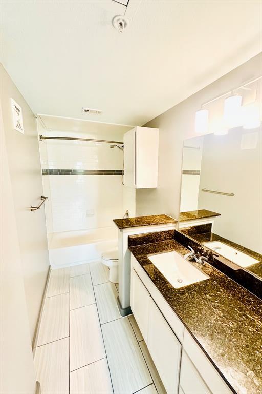 Building Photo - 200 Maple Ln