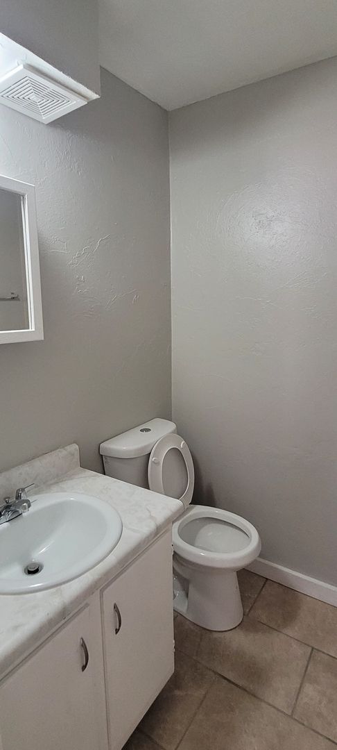 Building Photo - 2 Bedroom, 1.5 Bathroom 1st Floor Condo wi...
