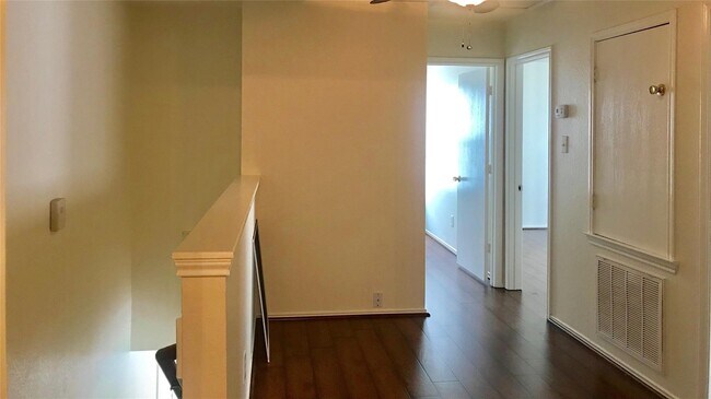 Building Photo - 12438 Grossmount Dr