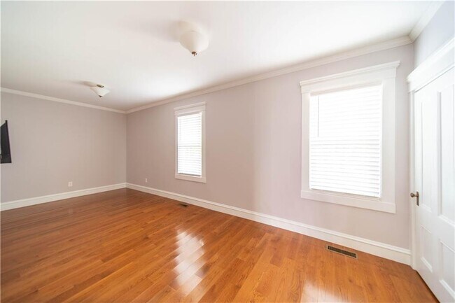 Building Photo - 31 Peirce St
