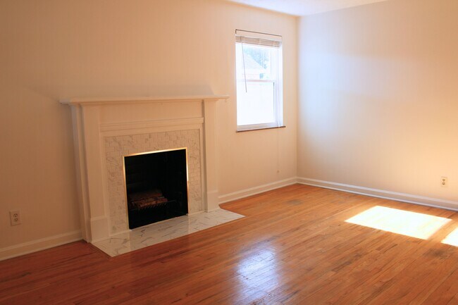 Building Photo - 3806 Gardner Ave