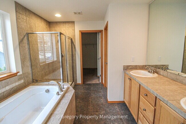 Building Photo - 12920 NE 203rd Ct