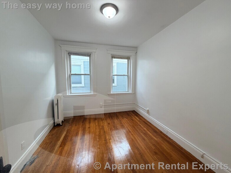 Building Photo - 72 Kirkland St