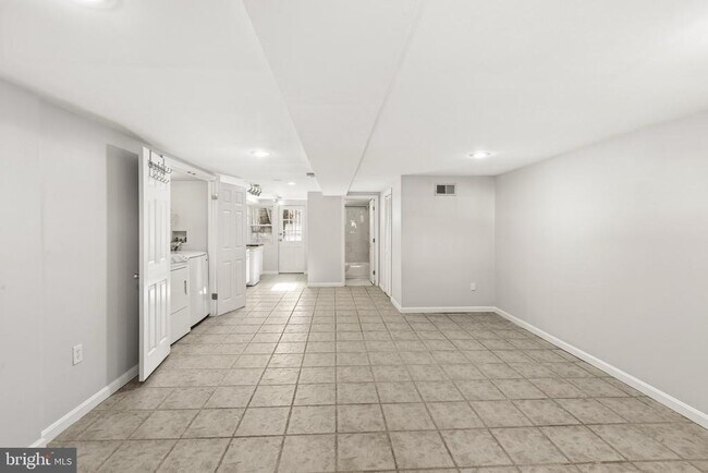 Building Photo - 5105 New Hampshire Ave NW