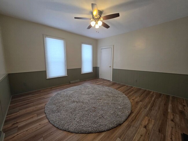 Building Photo - Four Bedroom House Available in Battle Creek!