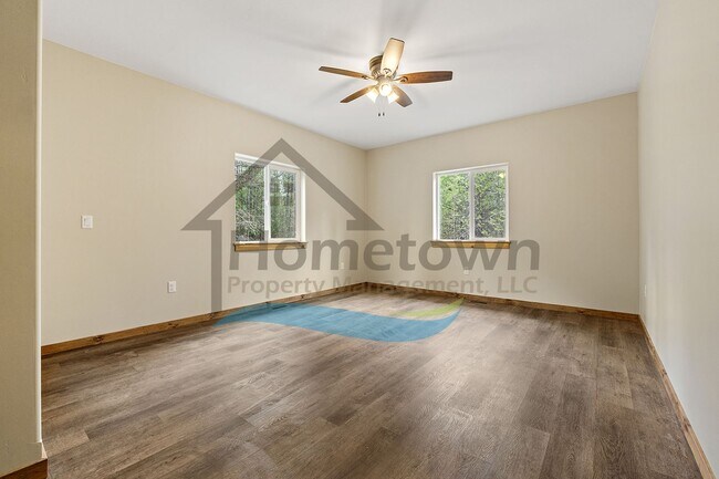 Building Photo - 4-Bedroom 2-Bathroom Home with Attached 2-Car Garage Available in Blanchard!