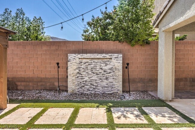 Building Photo - 10783 Searchers Ave