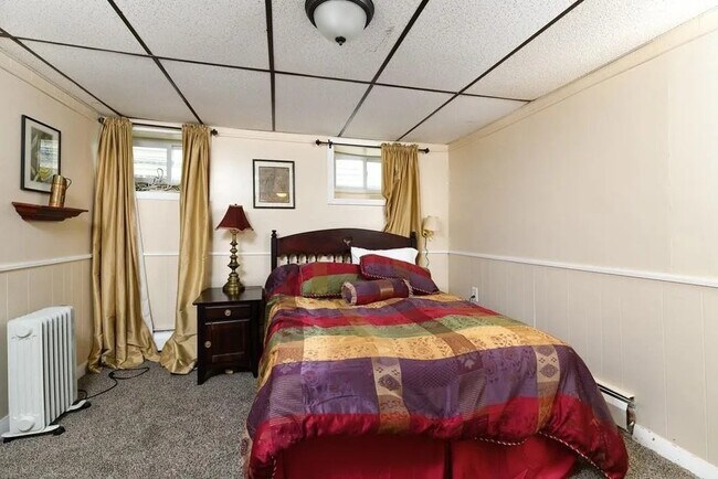 Building Photo - 465 Windsor St