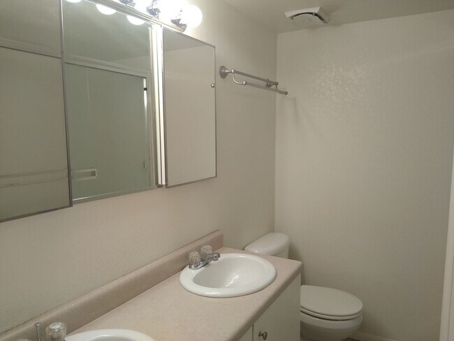 Building Photo - Fort Collins Condo for Rent – Updated and ...