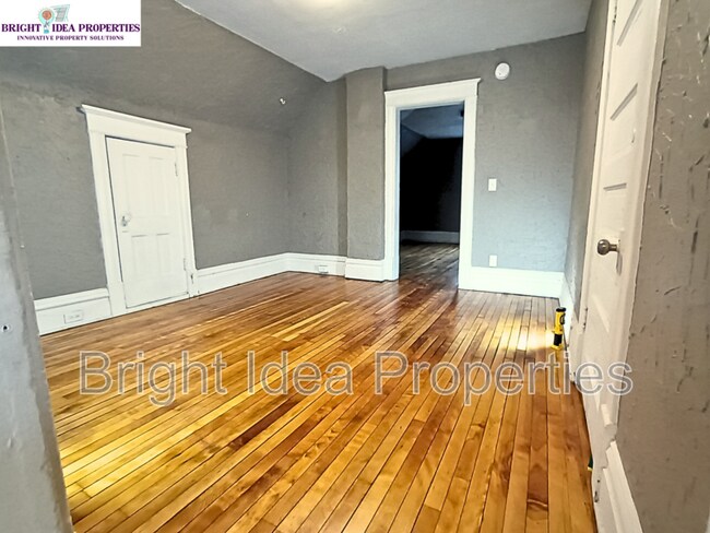 Building Photo - 426 Fillmore St NE