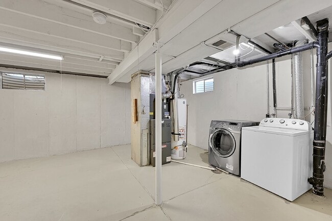 Building Photo - $2,495.00, 3 bed, 2 bath located in Westminster.