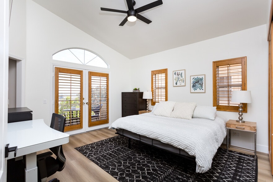 Building Photo - 919 W Lewis St