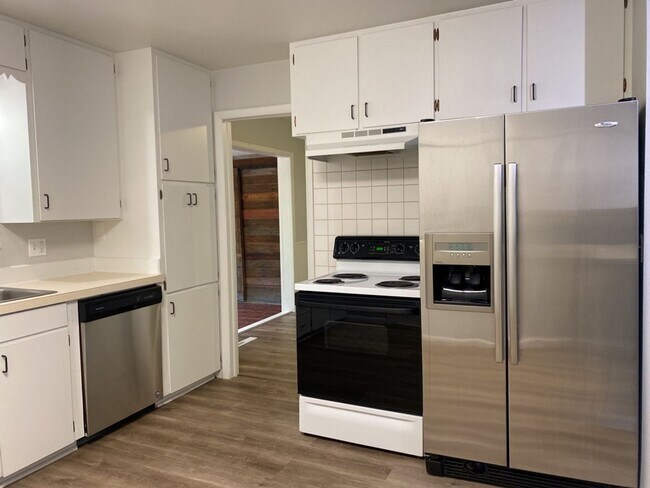 Building Photo - 3 Bed 1 Bath w/ 1 car garage West-Side Fort Collins Ranch