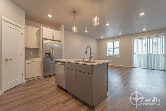 Building Photo - 16304 NE 21st St