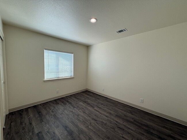 Building Photo - Brand New Upstairs 2 Bedroom Apartment