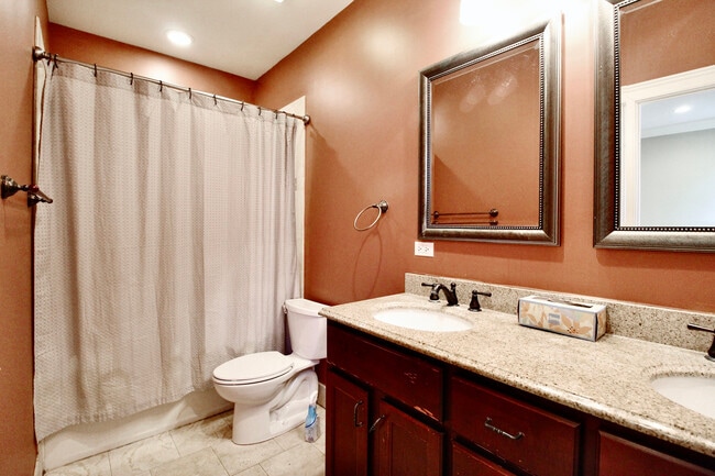 Building Photo - 5528 S Indiana Ave