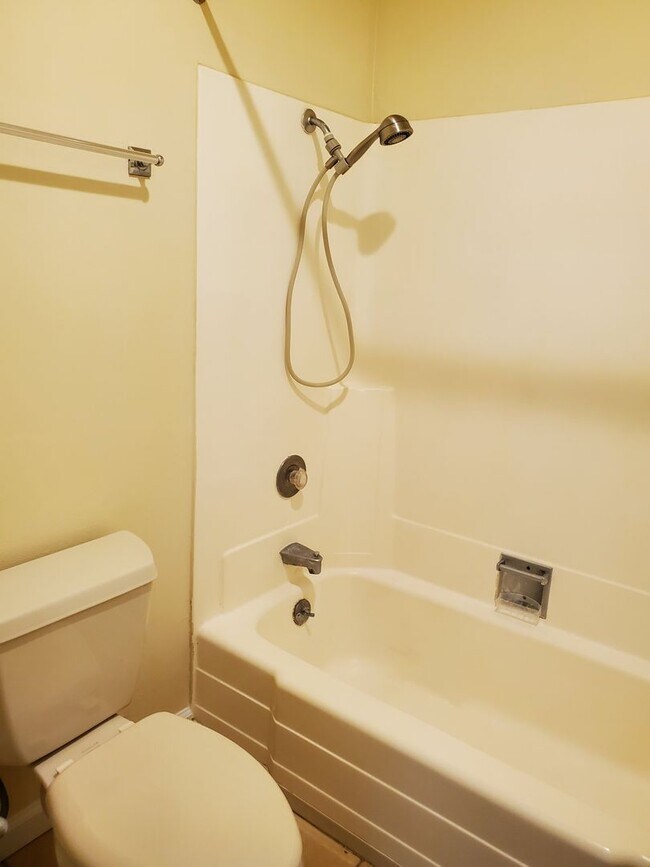 Building Photo - EASTER WAY - LOCATED NEAR UCSD IN UTC!  MO...