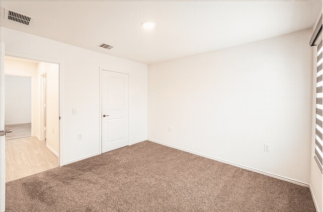 Building Photo - 514 Primrose Ln