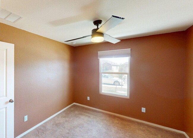 Building Photo - "Charming 3-Bed, 2-Bath Retreat in New Bra...