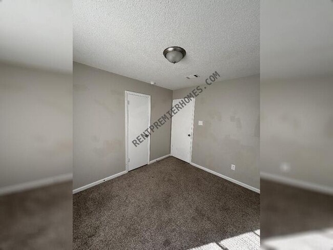 Building Photo - 1313 Ray Rd