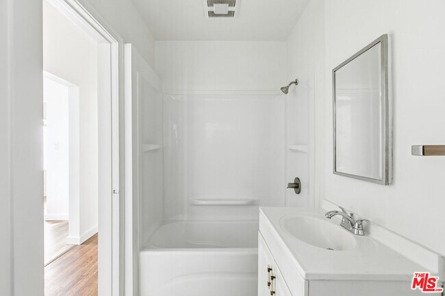 Building Photo - 1357 Cloverdale Ave