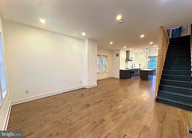 Building Photo - 733 Gresham Pl NW