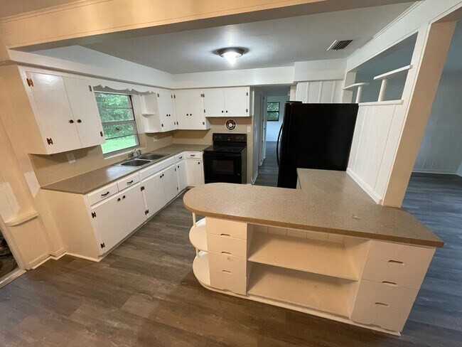 Building Photo - Beautiful home!