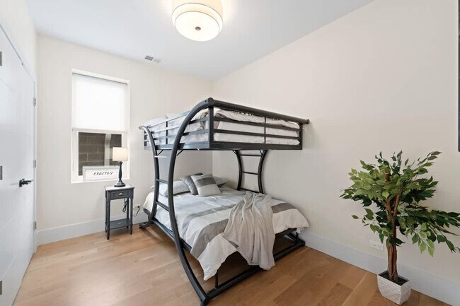 Building Photo - 2110 W Washington Blvd