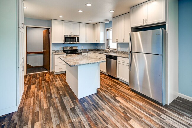 Building Photo - Broadway Drive - Sun Prairie