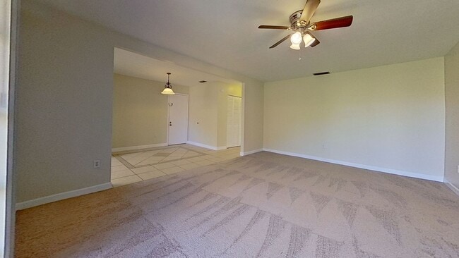 Building Photo - Spacious 3Bed/2Bath Condo in Colonial Point!